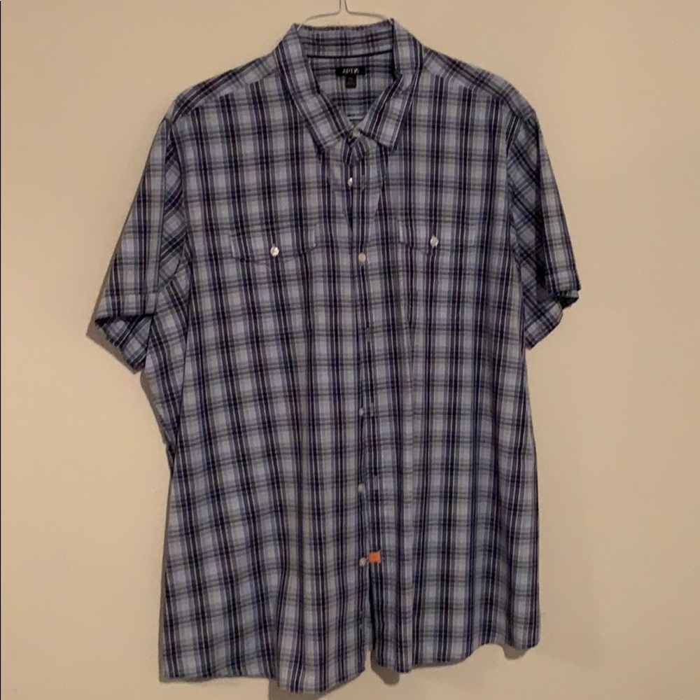 Plaid short sleeved shirt